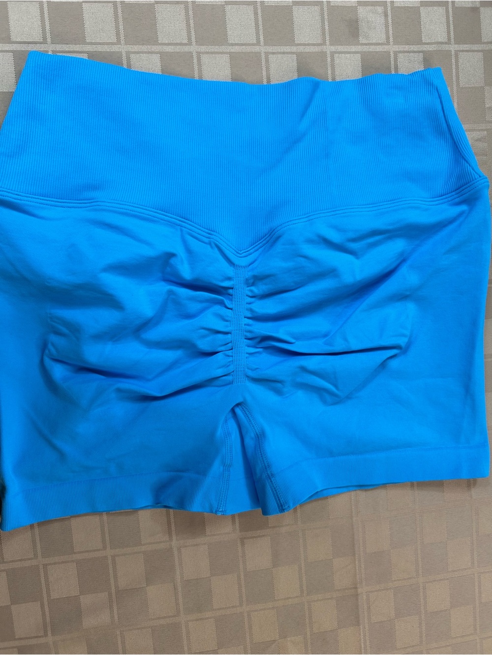 Activewear | Large | Light Blue | V-waistband Booty Scrunch Shorts